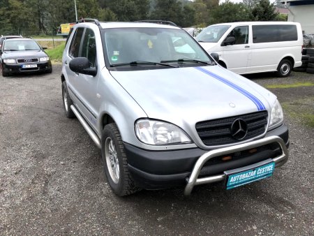 Mercedes-Benz Třídy M, 2001 - pohled č. 3