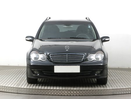 Mercedes-Benz C, 2006 - pohled č. 2