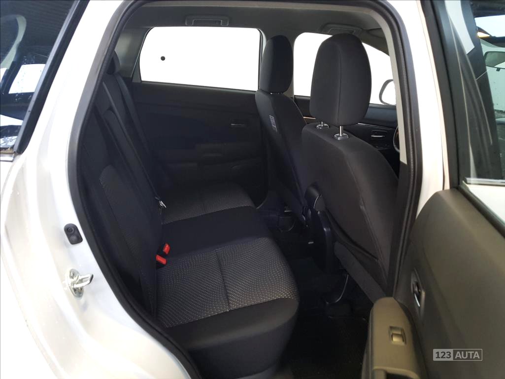 Mitsubishi ASX, 2015 - pohled č. 10