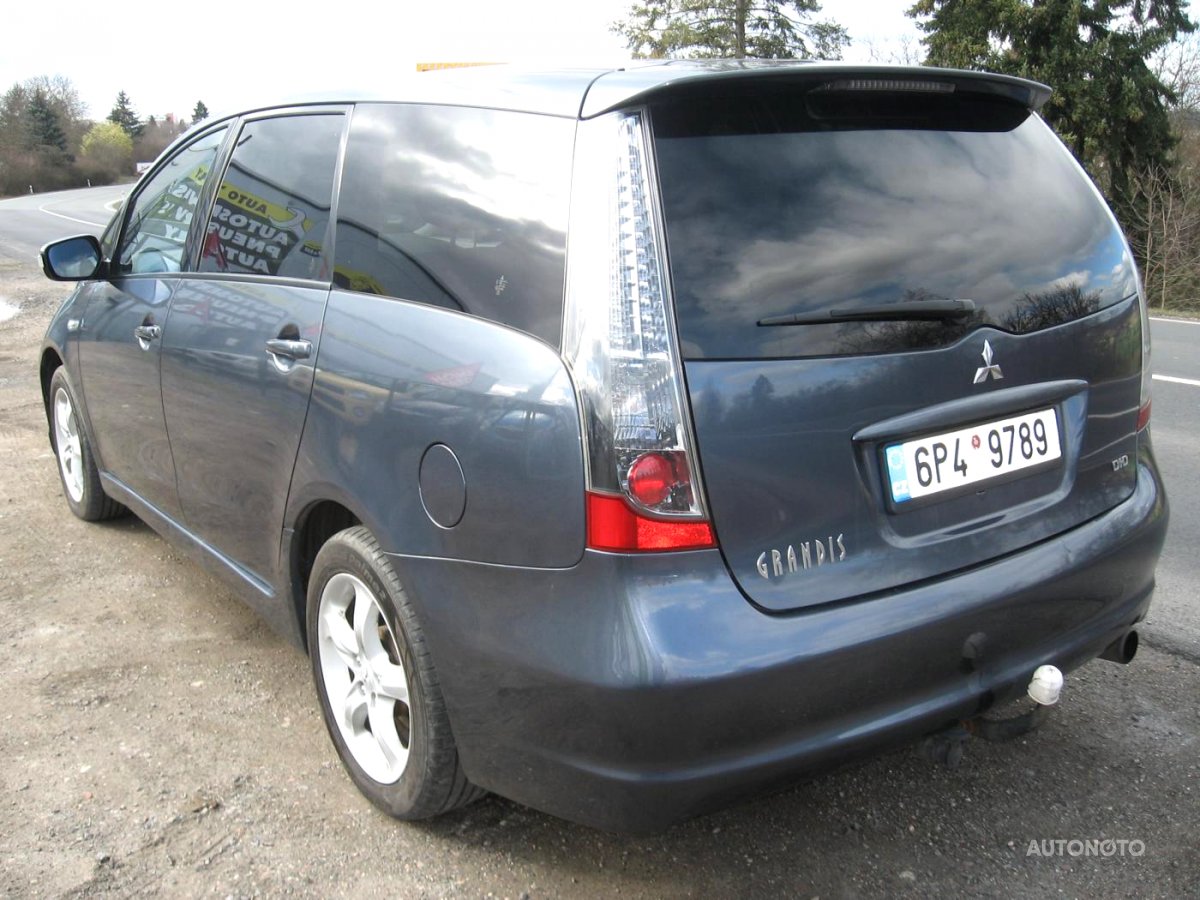 Mitsubishi Grandis, 2005 - pohled č. 3