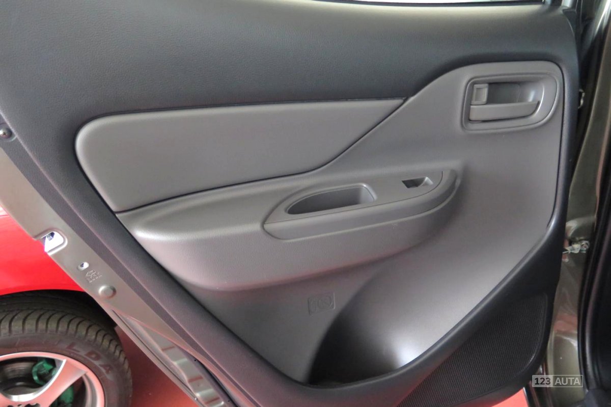 Mitsubishi L200, 2016 - pohled č. 19