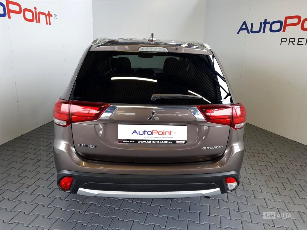 Mitsubishi Outlander, 2018 - pohled č. 5