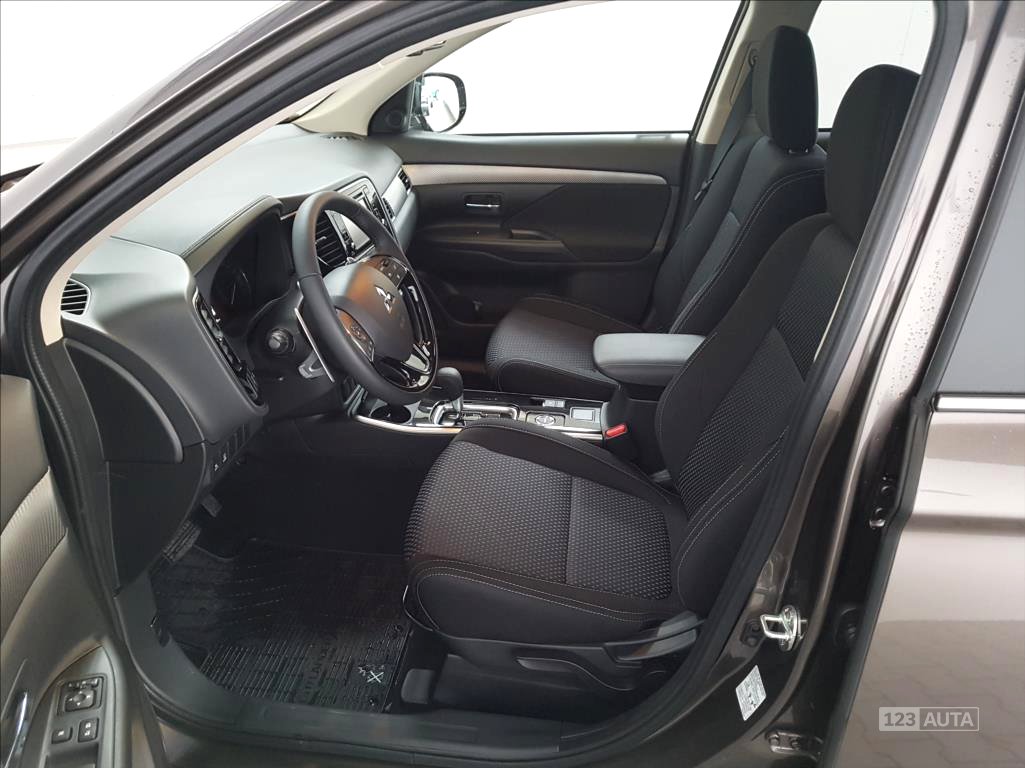 Mitsubishi Outlander, 2018 - pohled č. 7