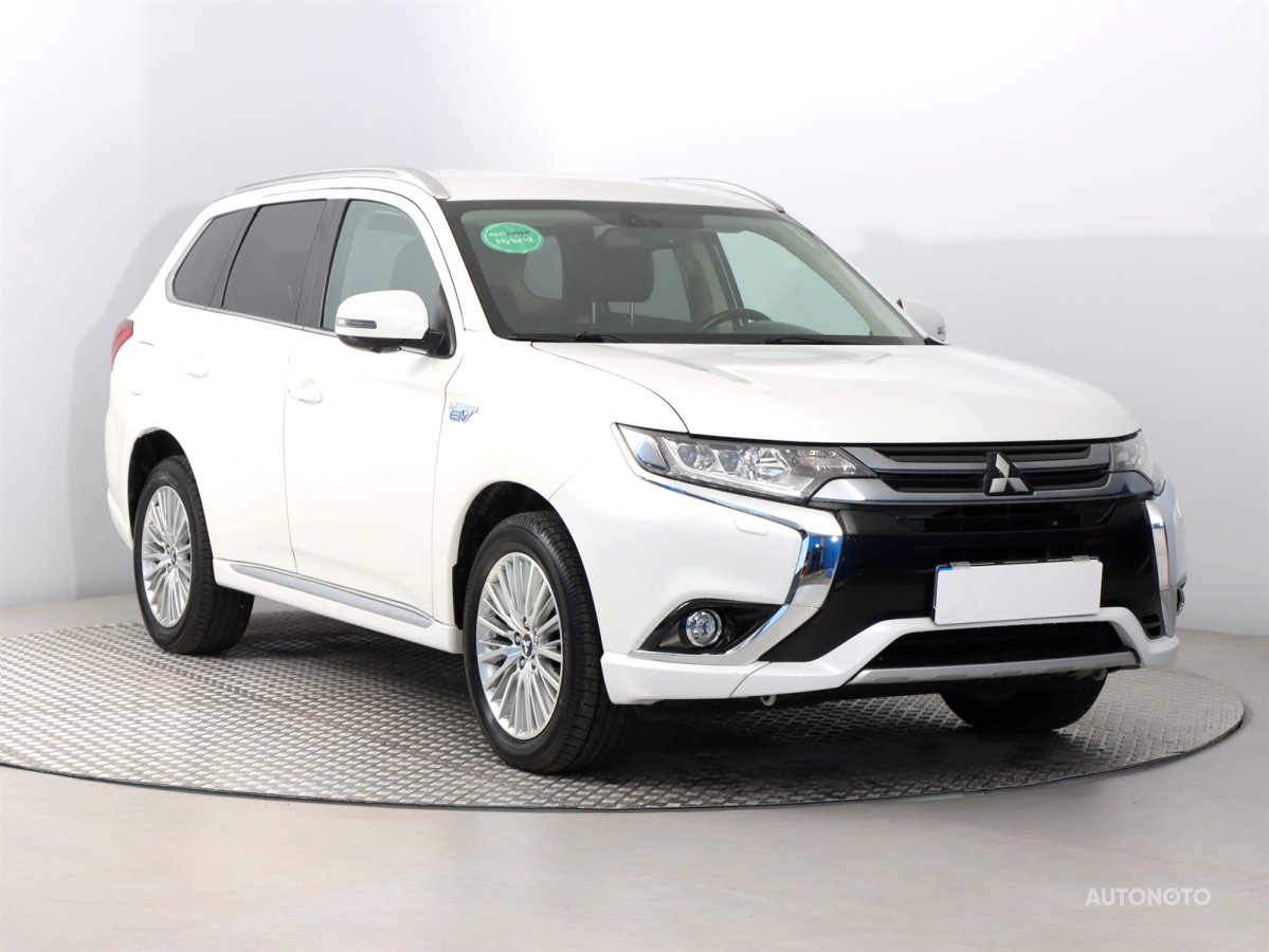 Mitsubishi Outlander, 2016 - celkový pohled