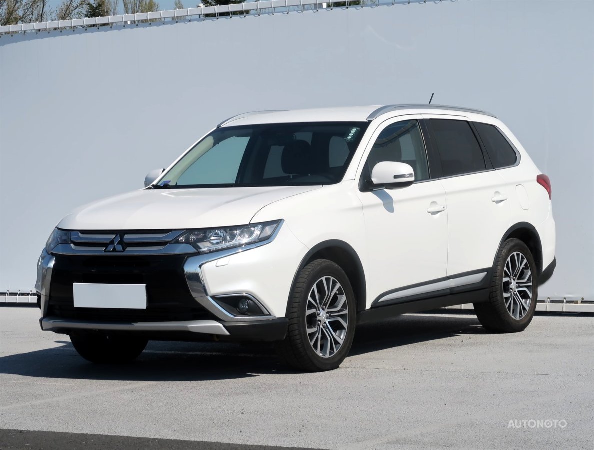 Mitsubishi Outlander, 2015 - pohled č. 3