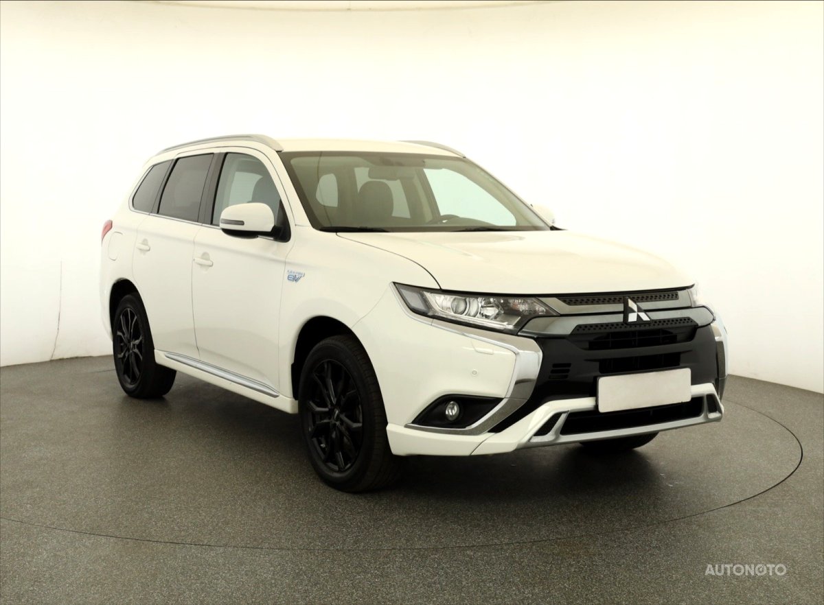 Mitsubishi Outlander, 2021 - celkový pohled