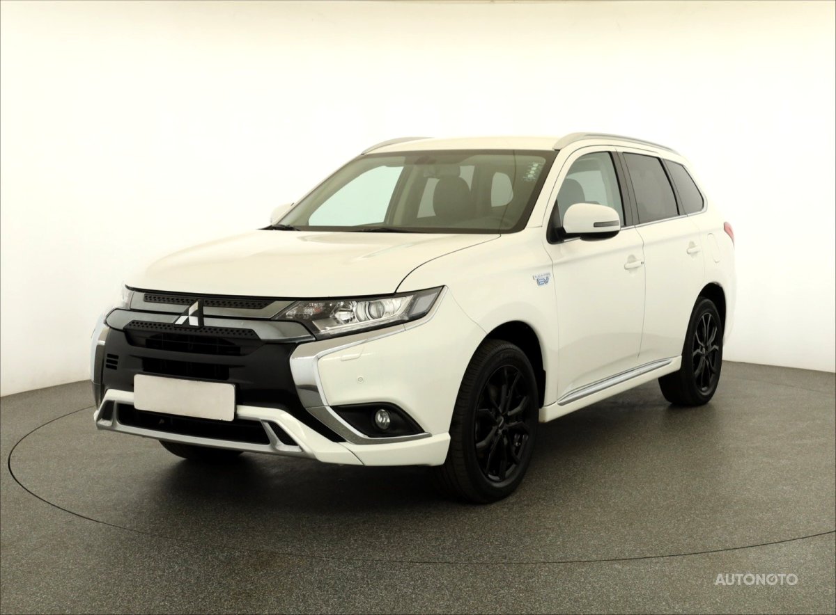 Mitsubishi Outlander, 2021 - pohled č. 3