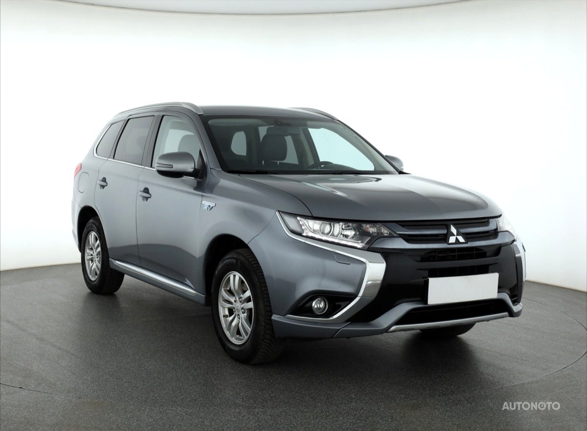 Mitsubishi Outlander, 2016 - celkový pohled