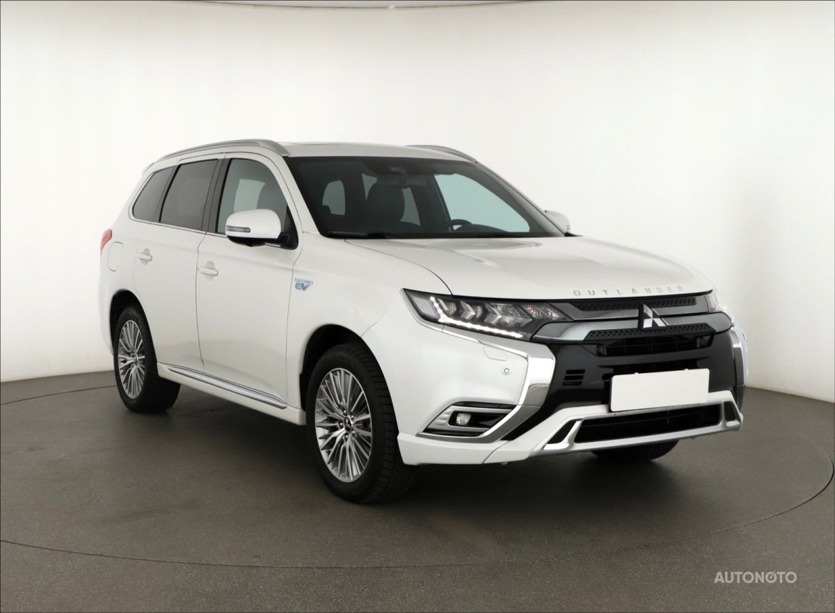 Mitsubishi Outlander, 2021 - celkový pohled