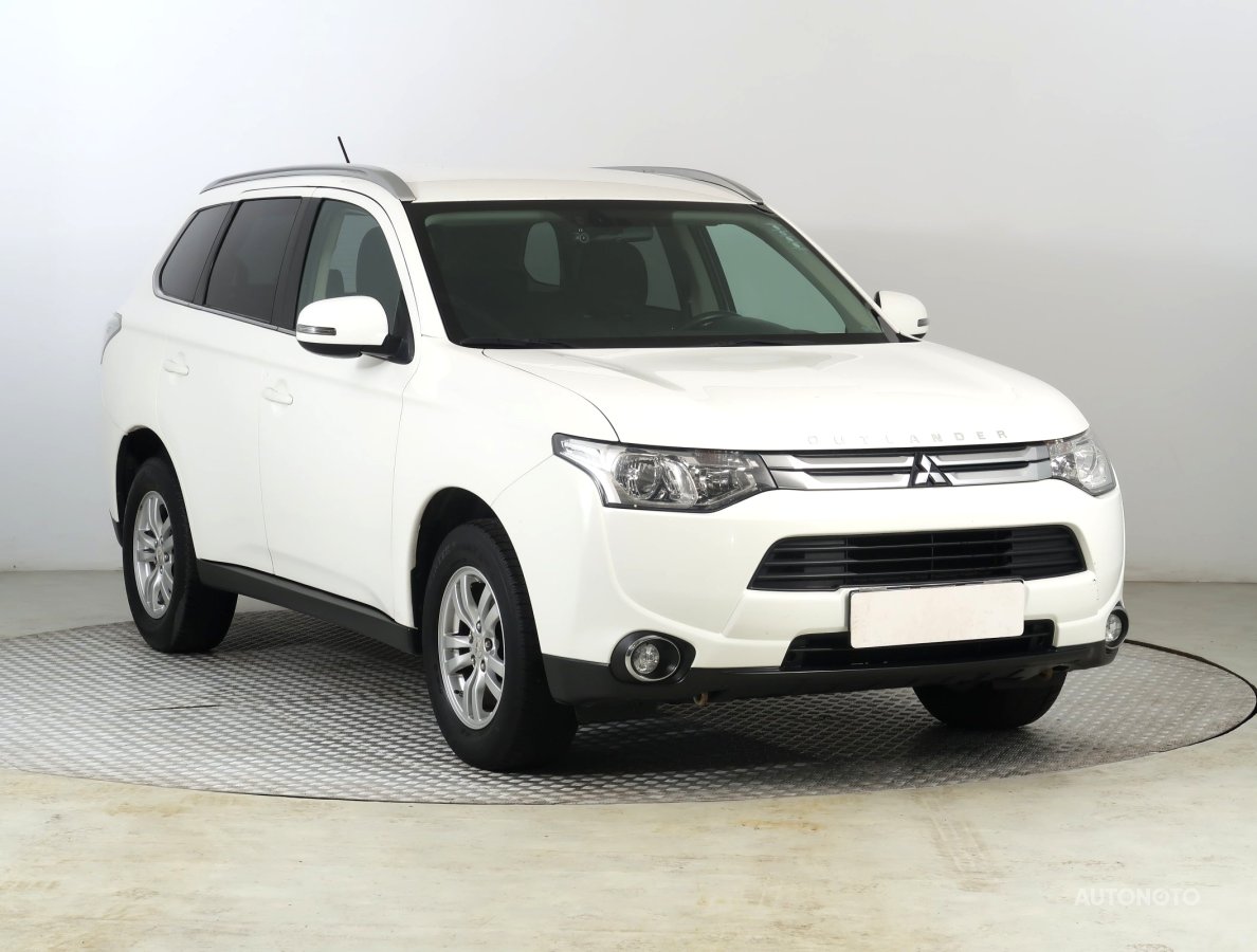 Mitsubishi Outlander, 2015 - celkový pohled