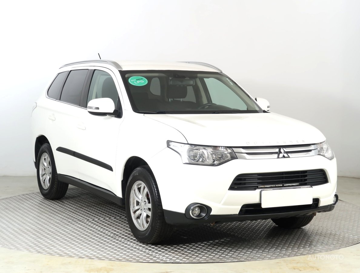 Mitsubishi Outlander, 2015 - celkový pohled
