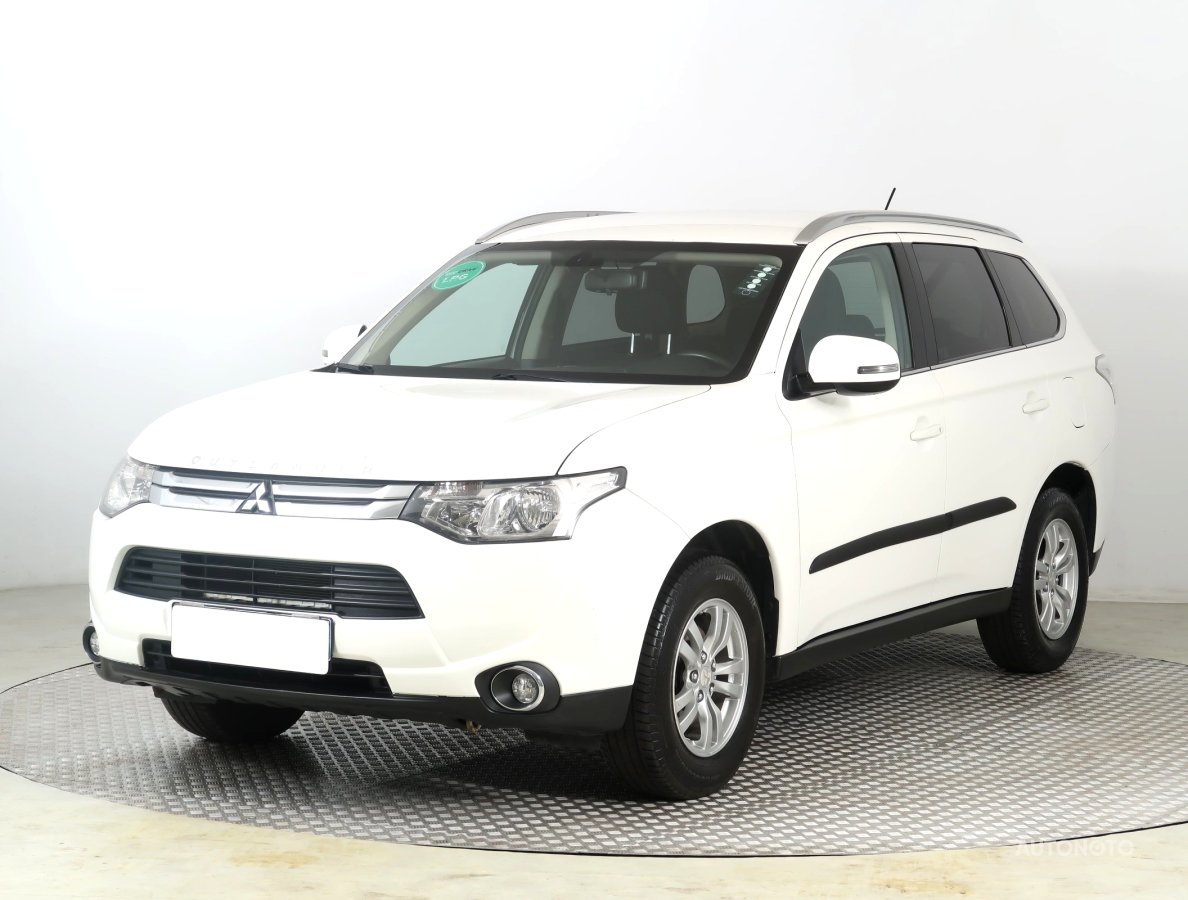 Mitsubishi Outlander, 2015 - pohled č. 3