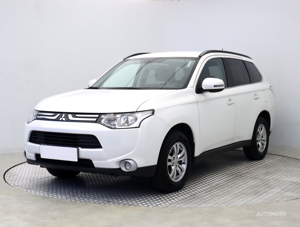Mitsubishi Outlander, 2013 - pohled č. 3