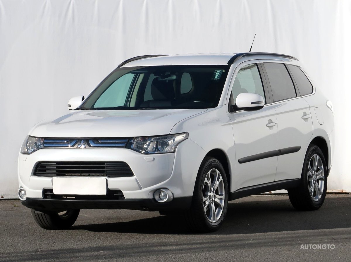 Mitsubishi Outlander, 2013 - pohled č. 3