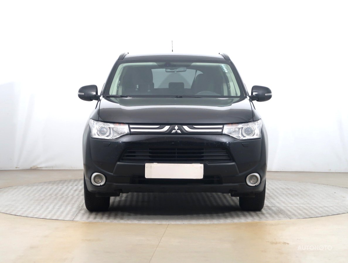 Mitsubishi Outlander, 2013 - pohled č. 2