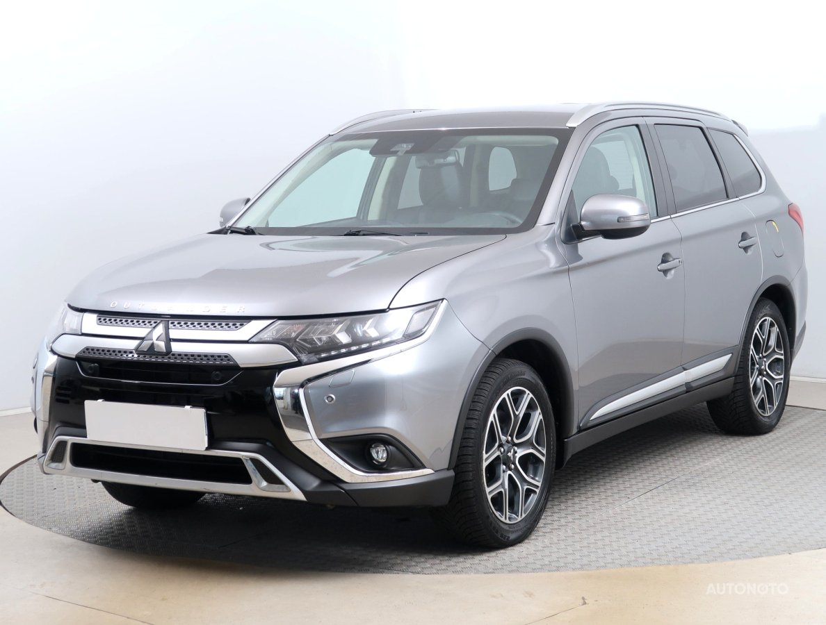 Mitsubishi Outlander, 2020 - pohled č. 3