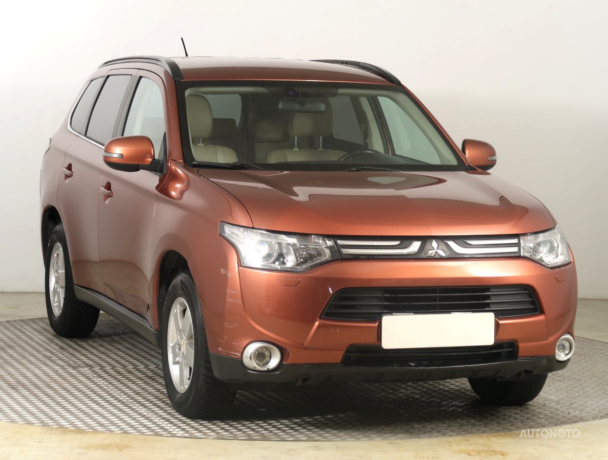 Mitsubishi Outlander, 2013 - celkový pohled
