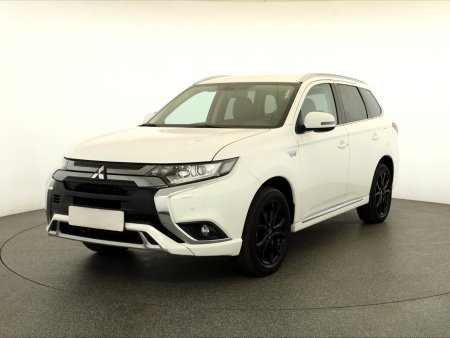 Mitsubishi Outlander, 2021 - pohled č. 3