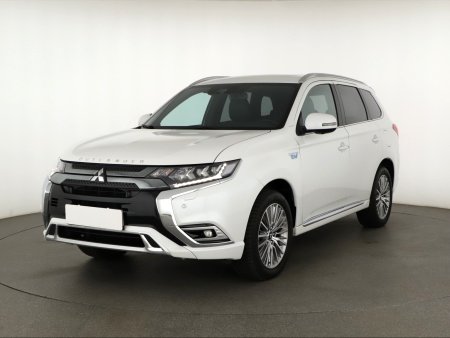 Mitsubishi Outlander, 2021 - pohled č. 3