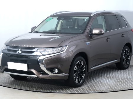 Mitsubishi Outlander, 2018 - pohled č. 3