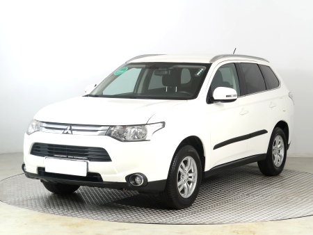 Mitsubishi Outlander, 2015 - pohled č. 3