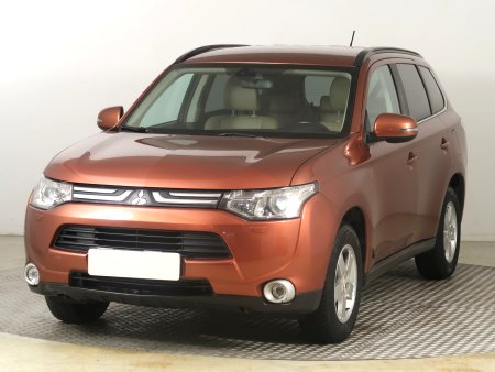Mitsubishi Outlander, 2013 - pohled č. 3