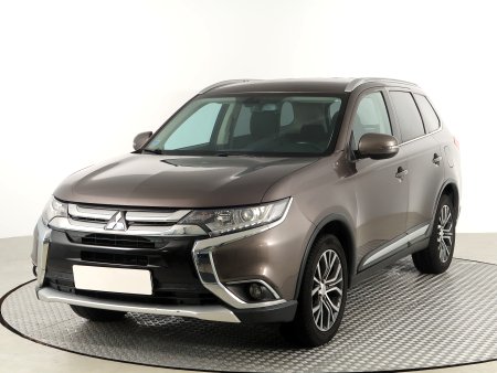 Mitsubishi Outlander, 2017 - pohled č. 3