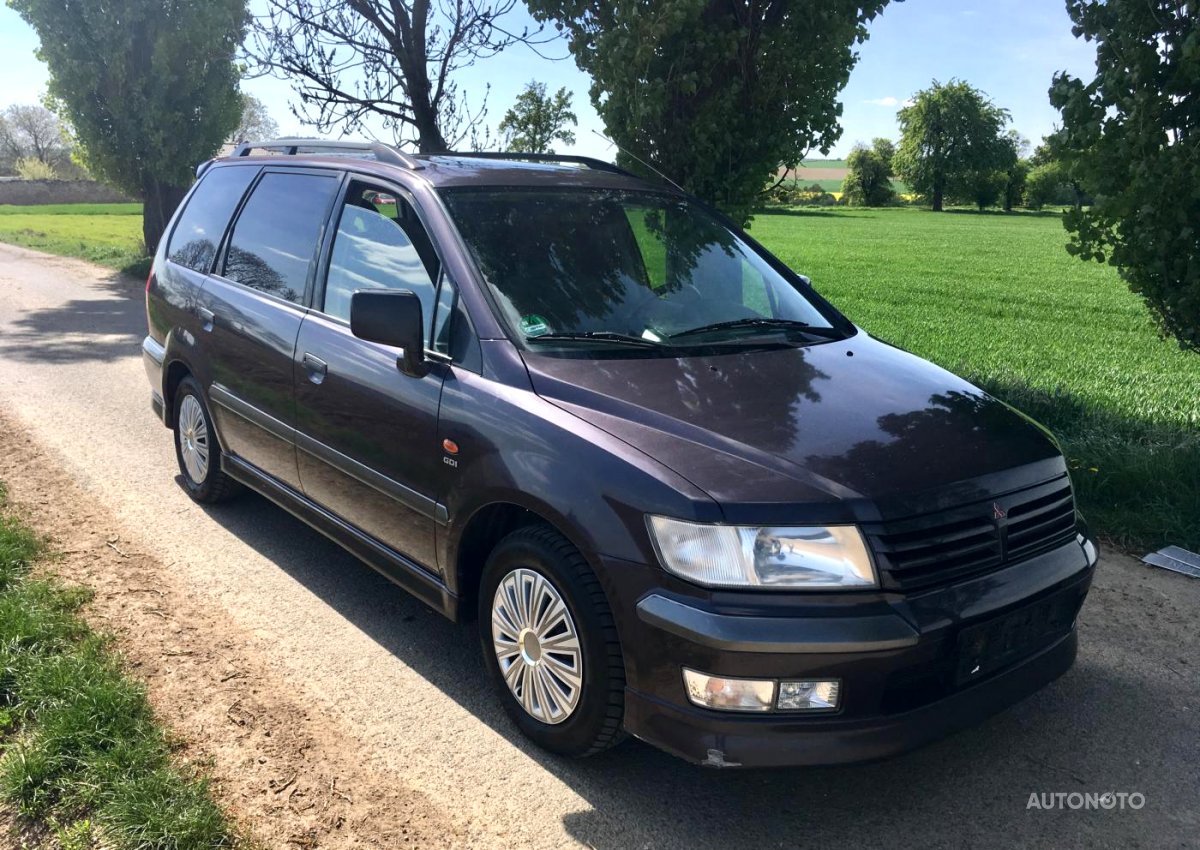Mitsubishi Space Wagon, 1998 - pohled č. 2