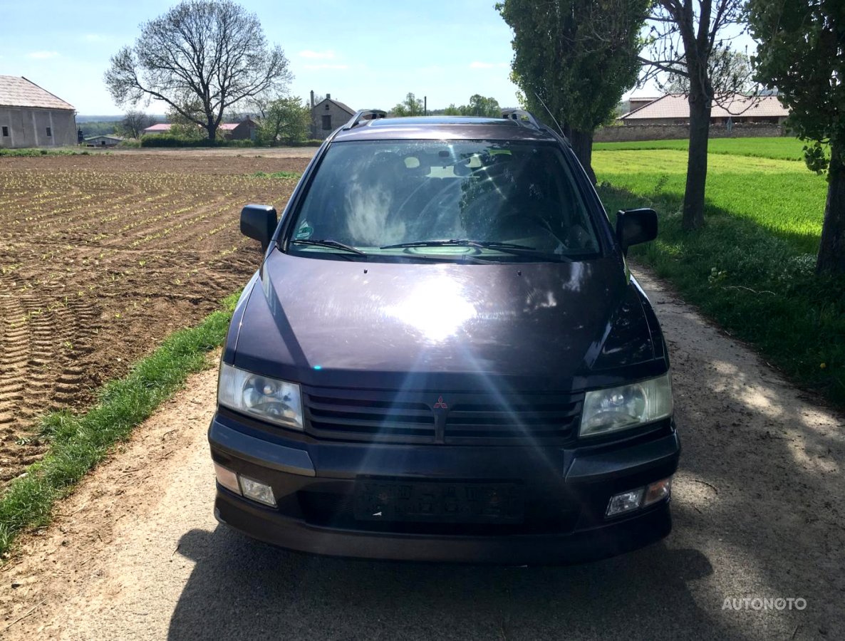 Mitsubishi Space Wagon, 1998 - pohled č. 3