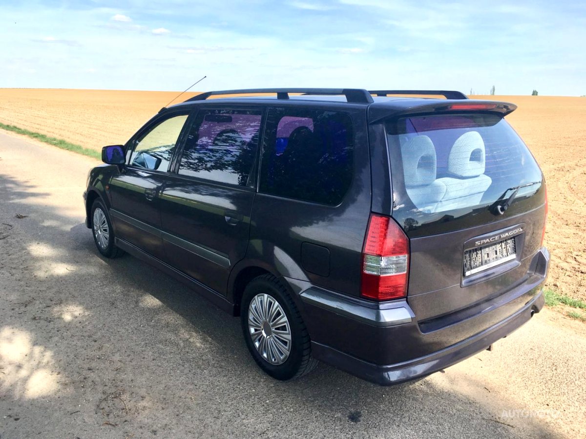 Mitsubishi Space Wagon, 1998 - pohled č. 4
