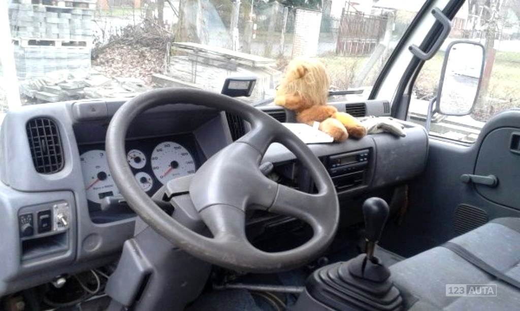 Nissan 4.5t valník 4.5m, 2003 - pohled č. 6