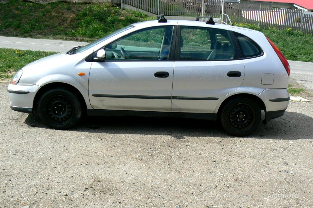 Nissan Almera Tino, 2002 - pohled č. 8