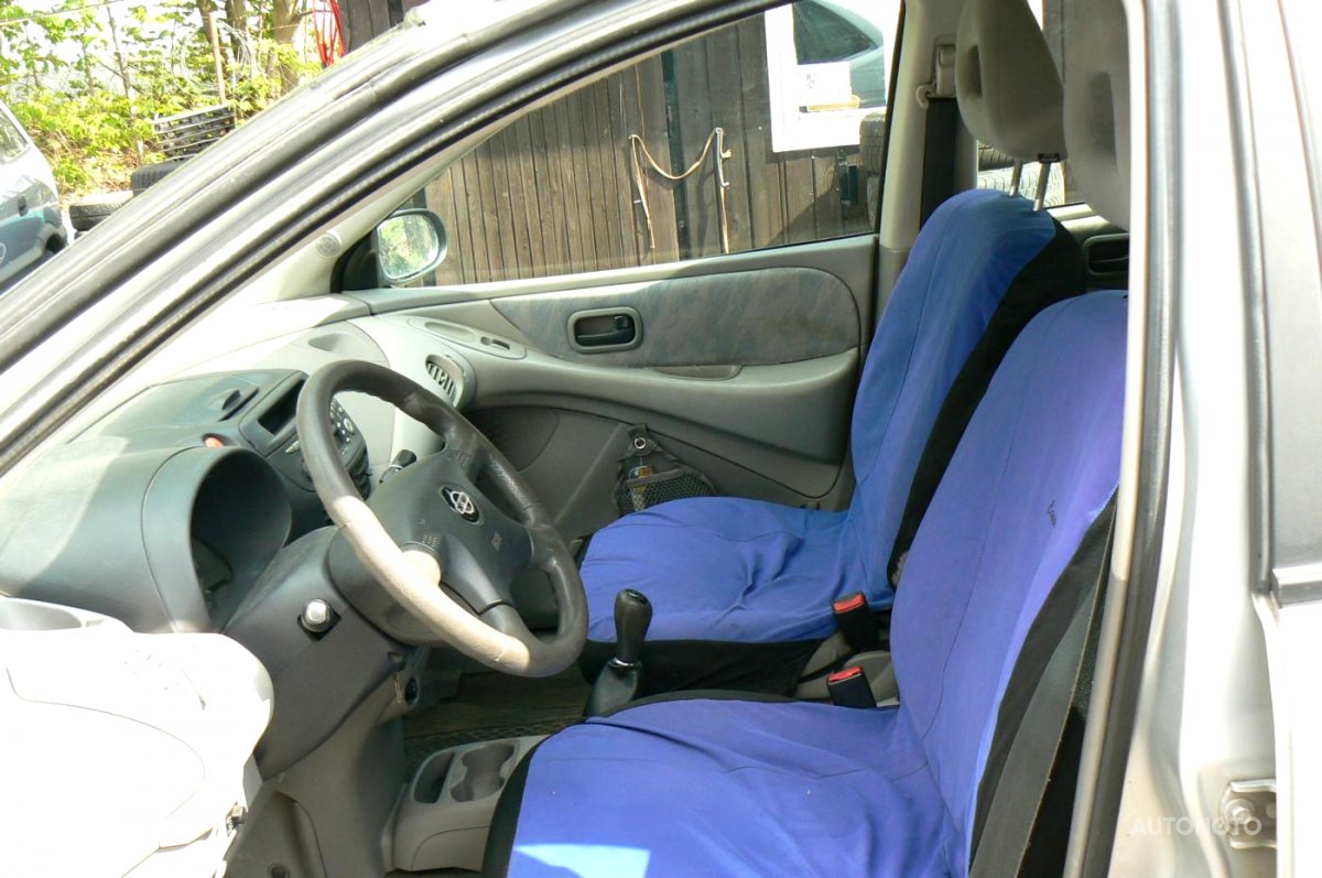 Nissan Almera Tino, 2002 - pohled č. 9