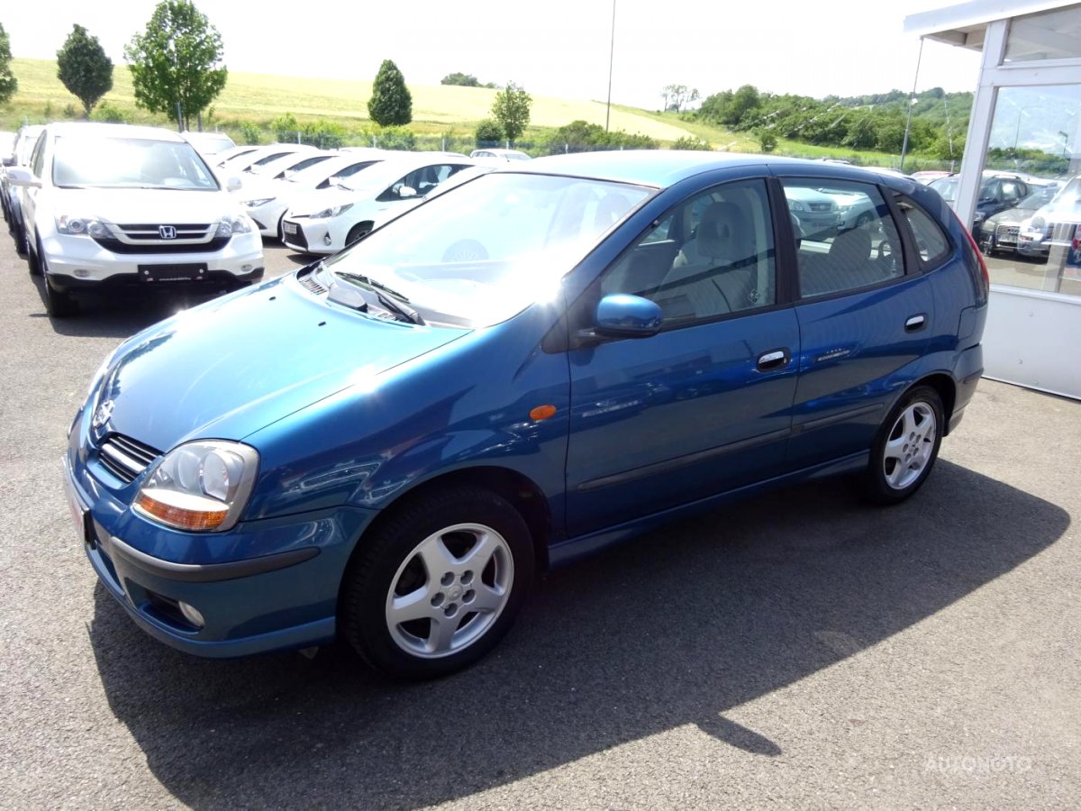 Nissan Almera Tino, 2002 - pohled č. 3