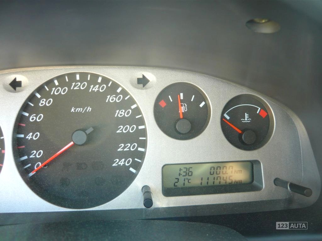 Nissan Almera, 2002 - pohled č. 15