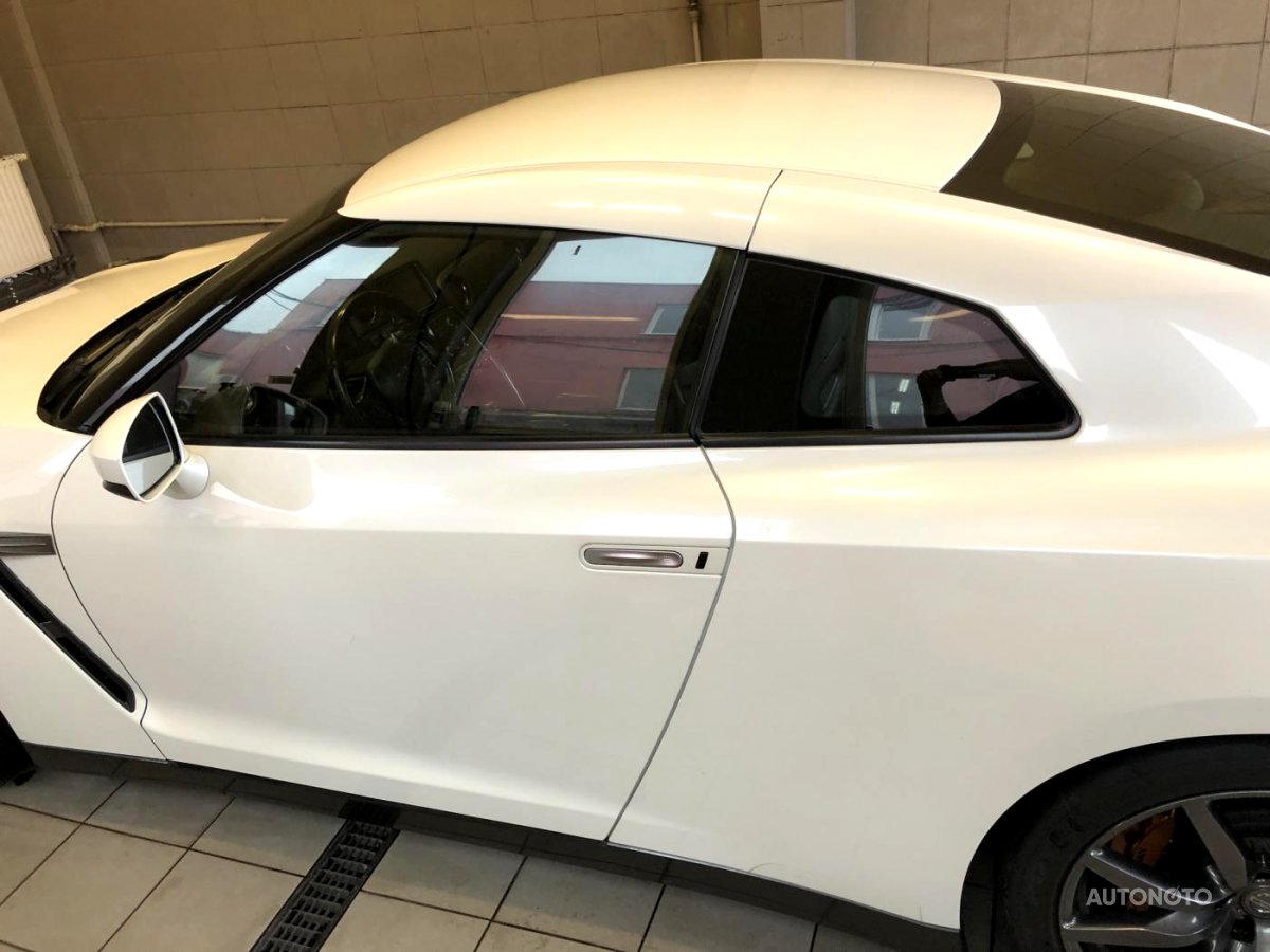 Nissan GT-R, 2011 - pohled č. 3