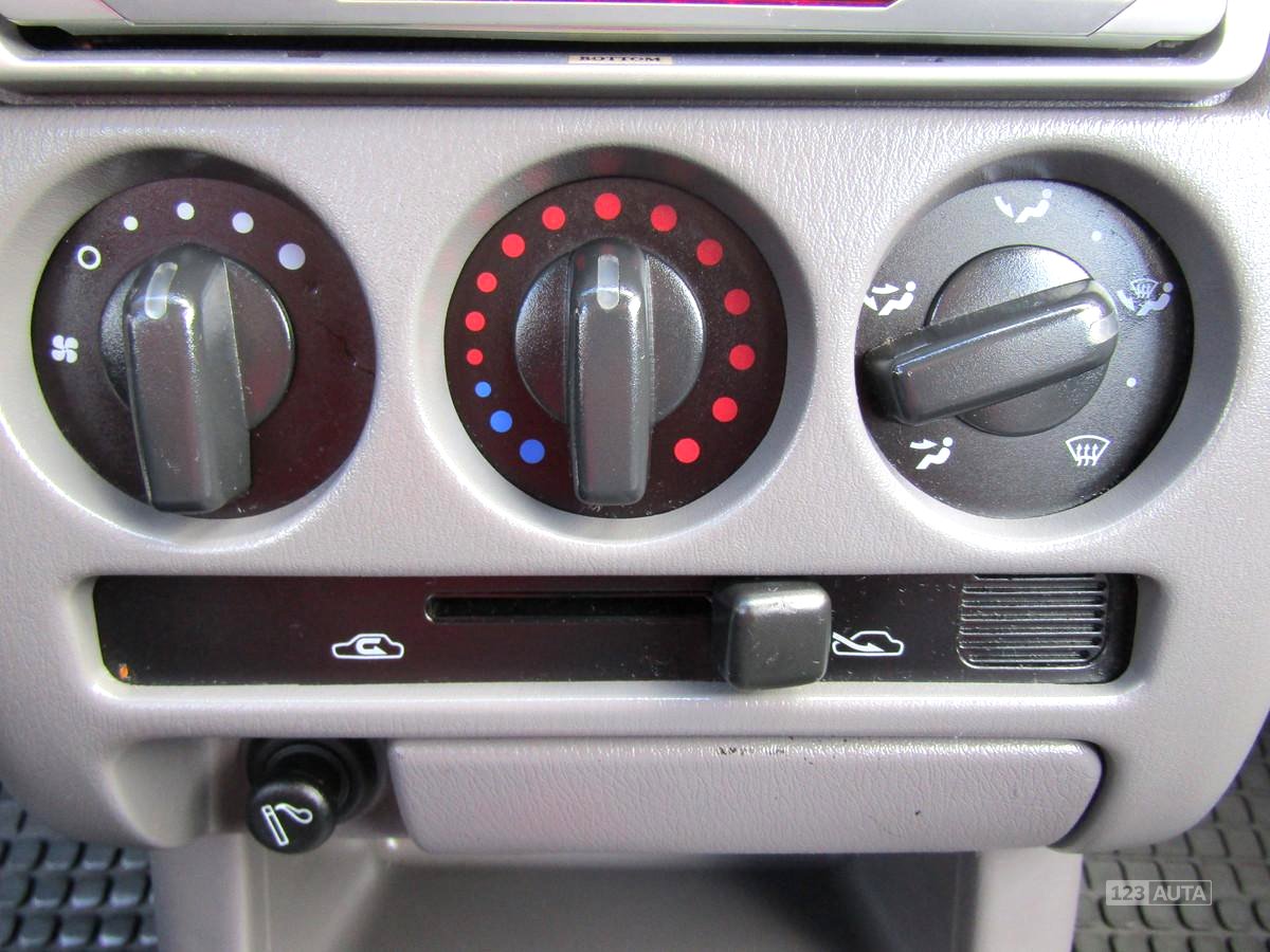 Nissan Micra, 1996 - pohled č. 18