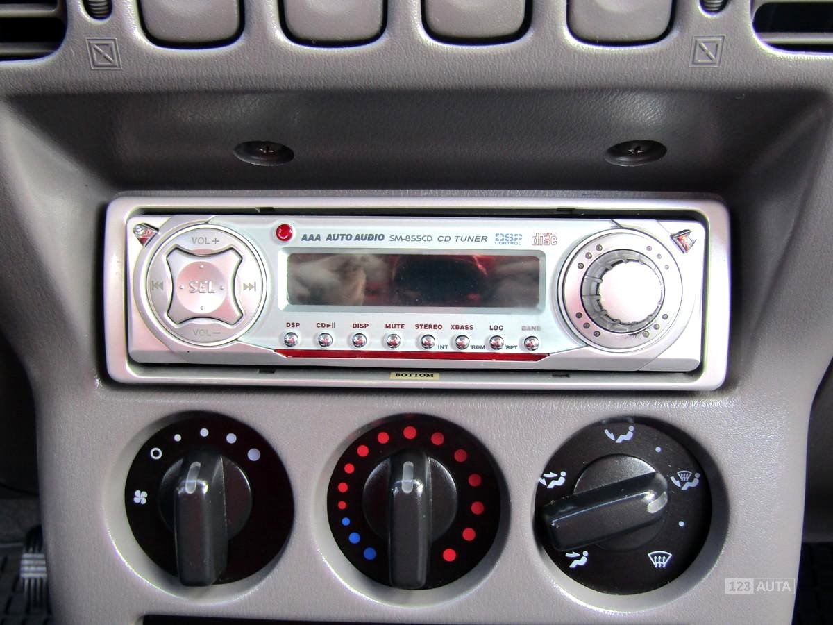 Nissan Micra, 1996 - pohled č. 19