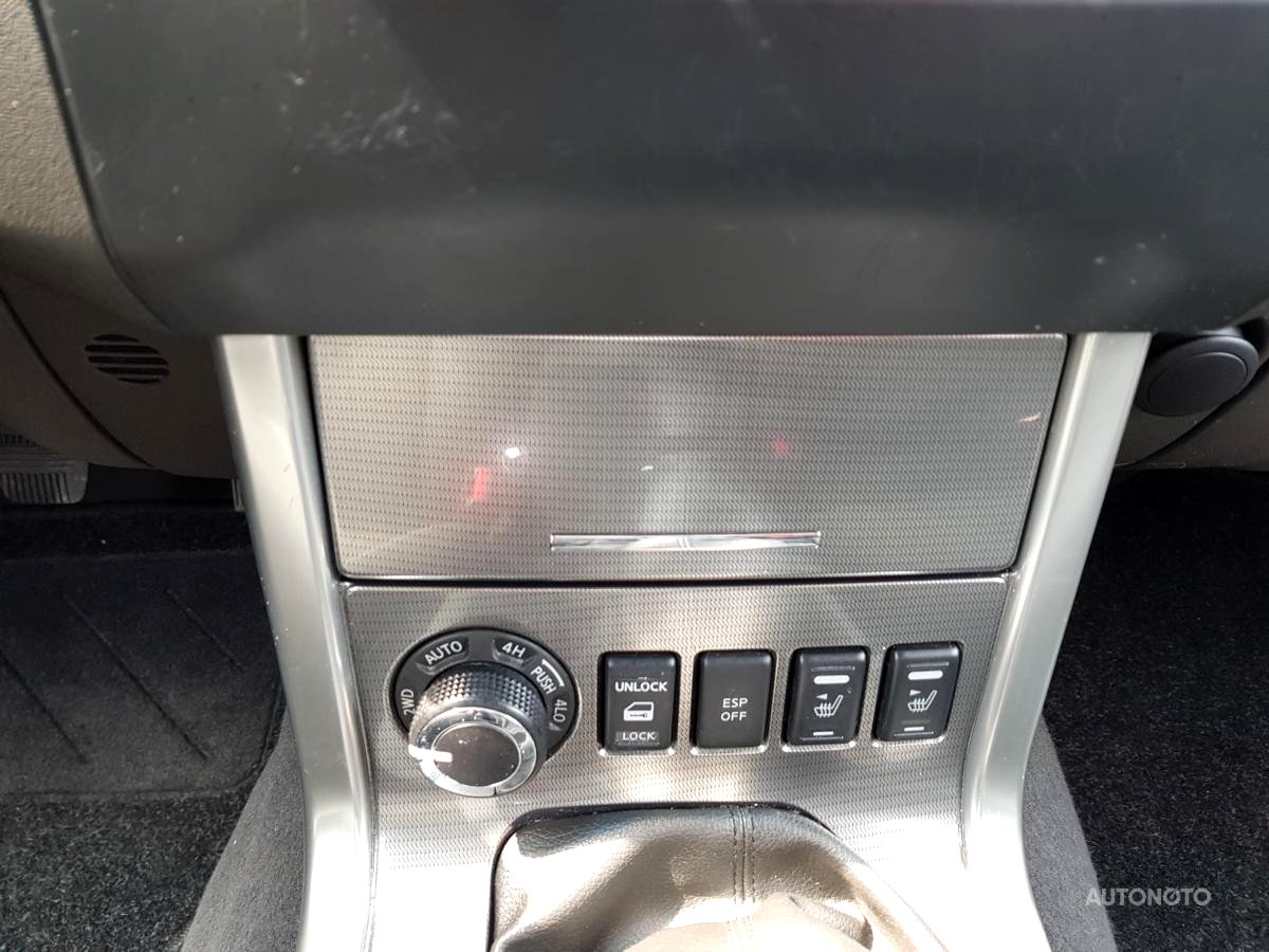 Nissan Pathfinder, 2011 - pohled č. 10