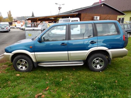 Nissan Terrano II, 1996 - pohled č. 2