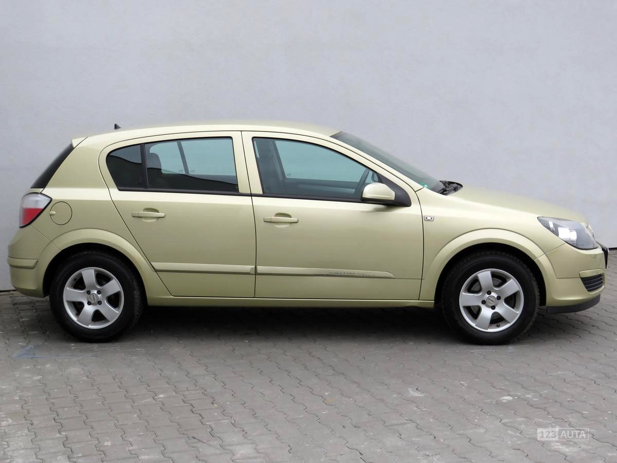 Opel Astra, 2004 - pohled č. 4