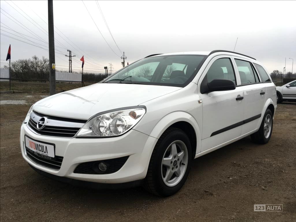 Opel Astra, 2009 - celkový pohled