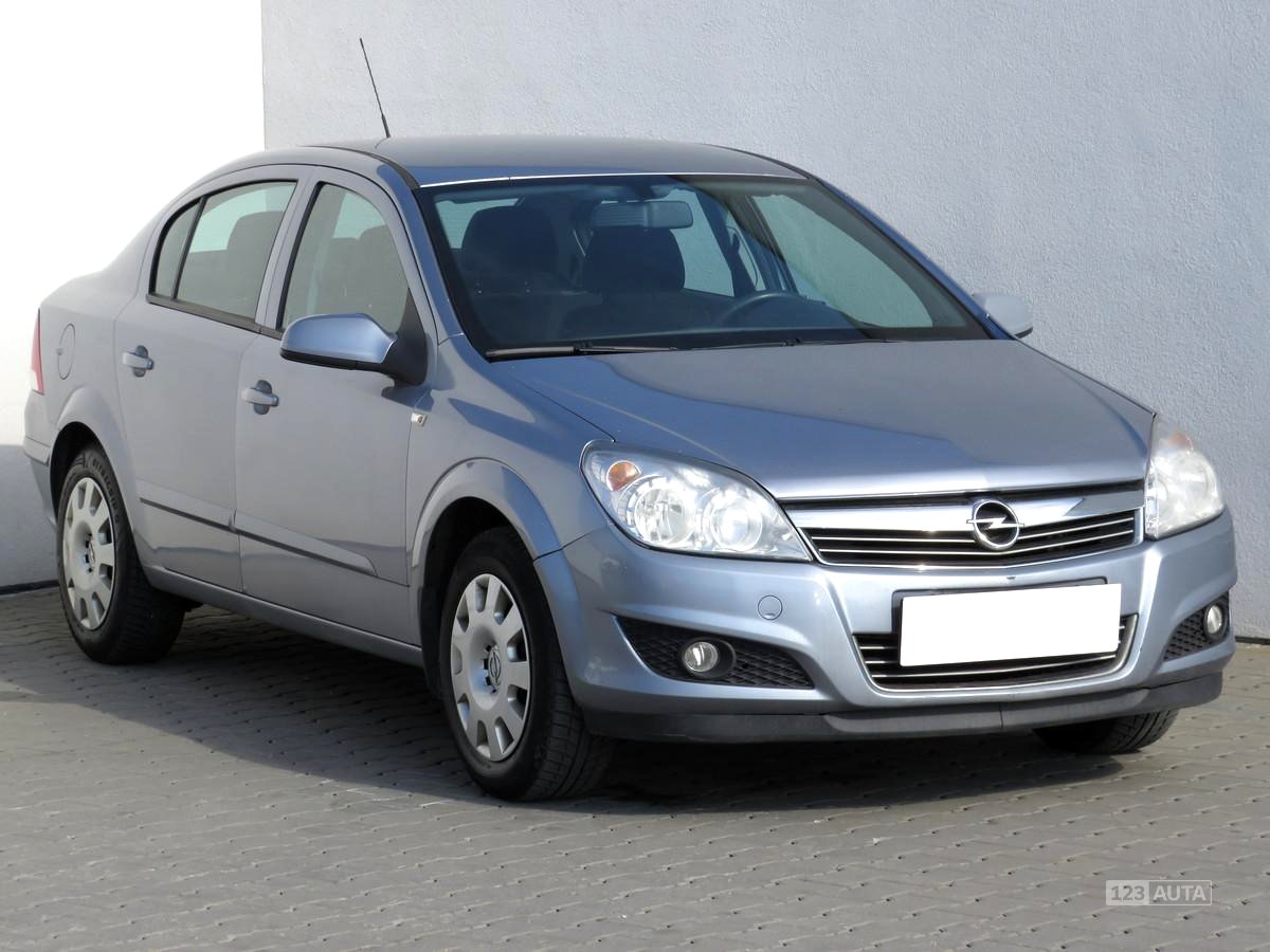 Opel Astra, 2008 - celkový pohled