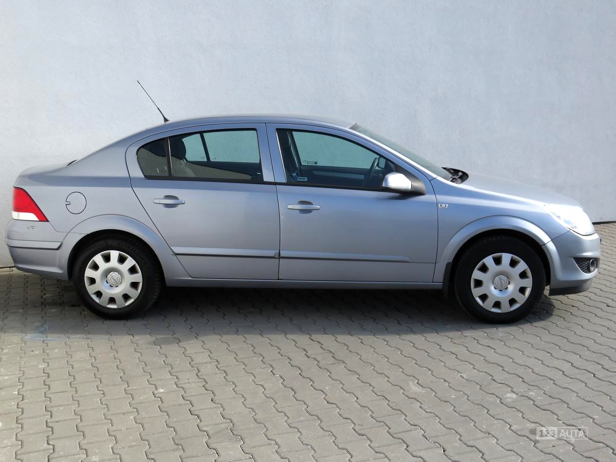 Opel Astra, 2008 - pohled č. 4