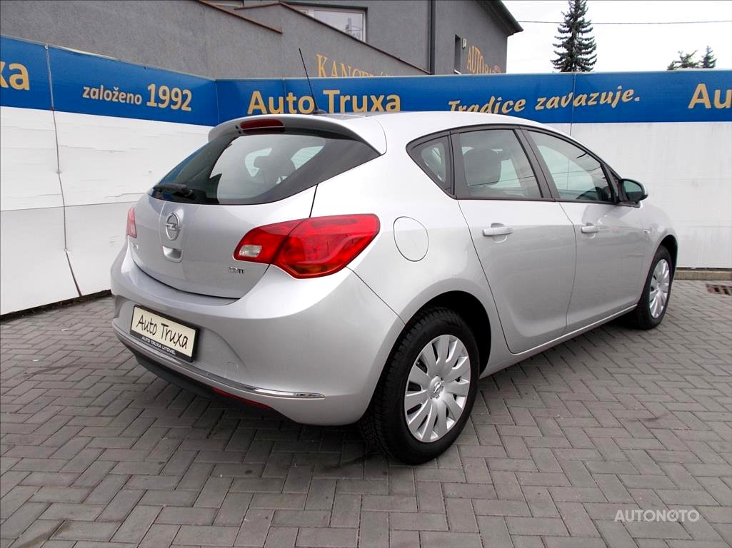 Opel Astra, 2015 - pohled č. 5