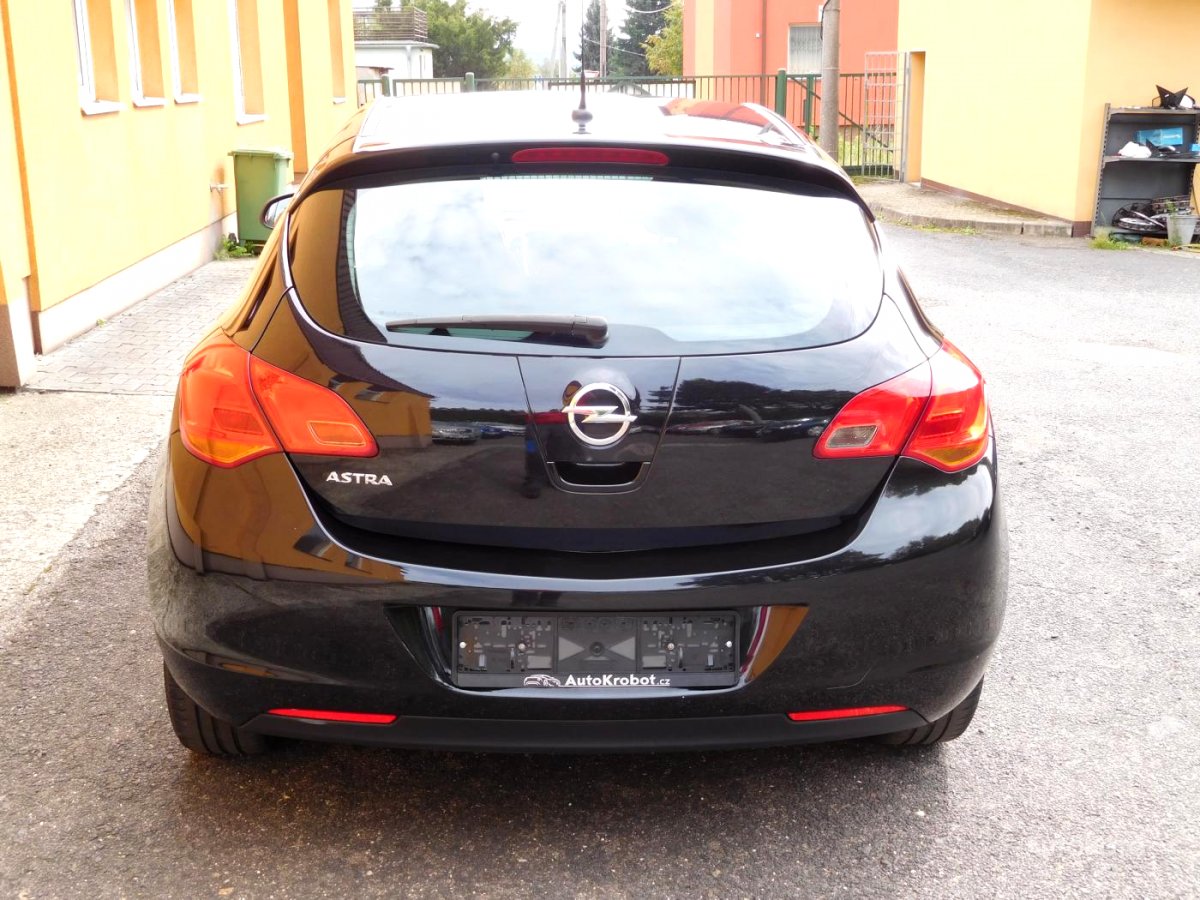 Opel Astra, 2010 - pohled č. 5