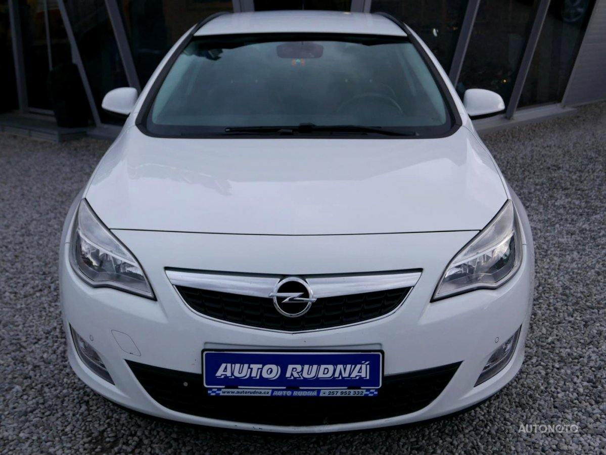 Opel Astra, 2012 - pohled č. 3