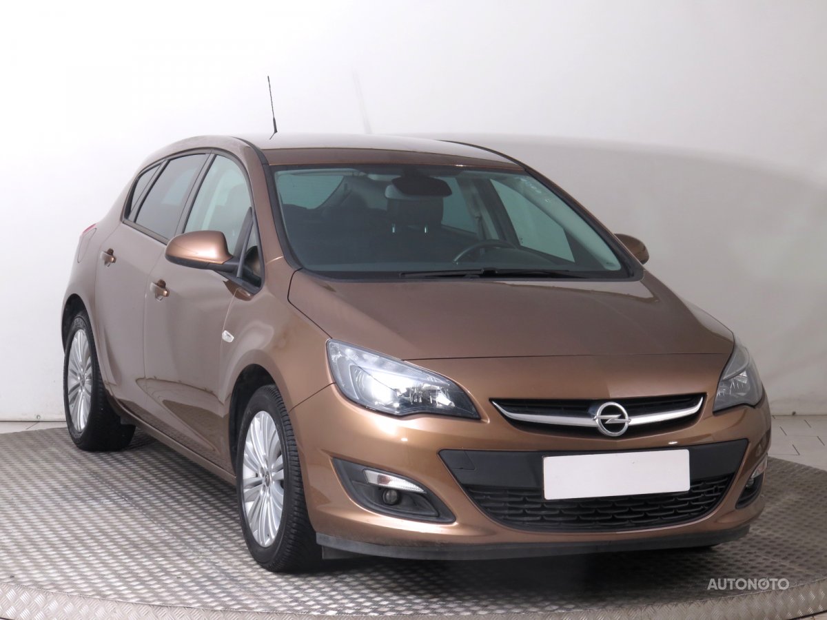 Opel Astra, 2015 - celkový pohled