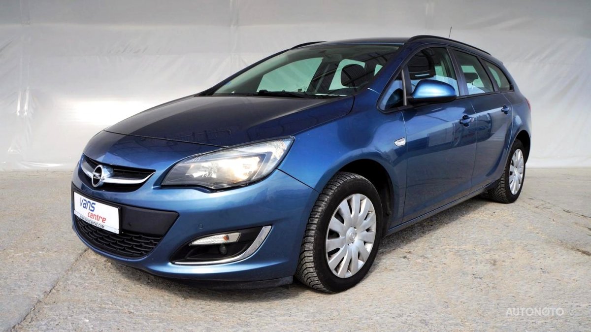 Opel Astra, 2012 - celkový pohled