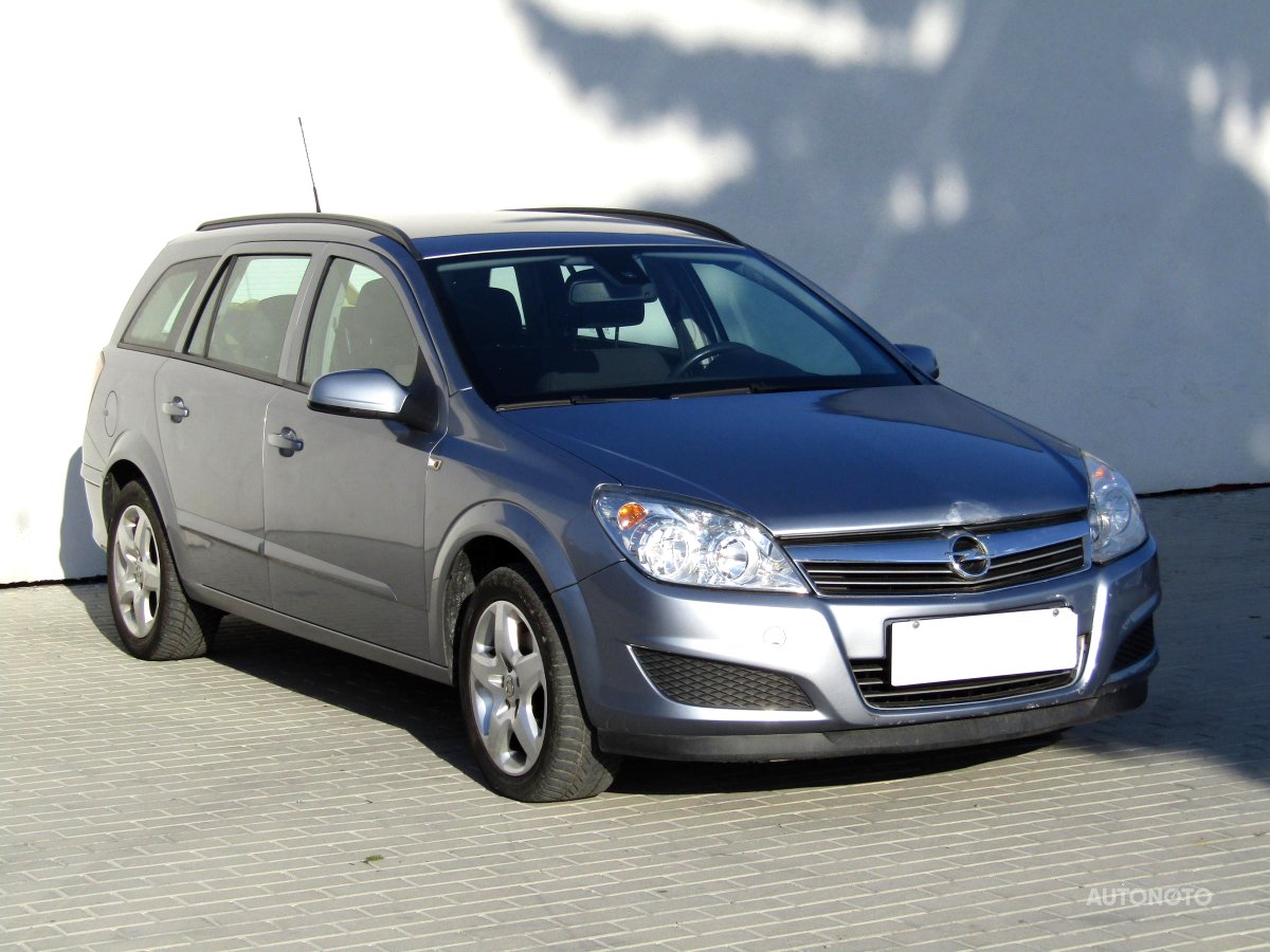 Opel Astra, 2008 - celkový pohled